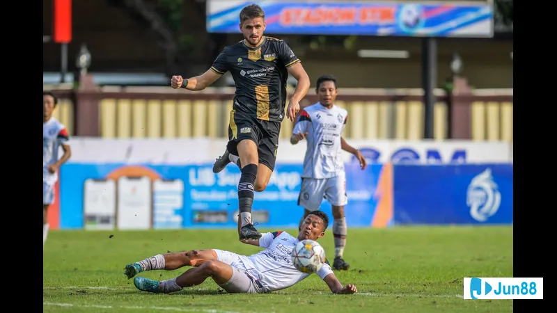 "Arema FC" กับ "Dewa United" รูปภาพฟุตบอล