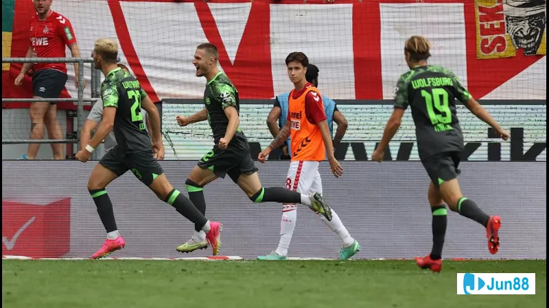 "ภาพถ่ายการเล่นในแมตช์ระหว่าง "Wolfsburg" กับ "FC Koln"