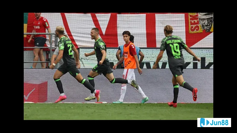 "Wolfsburg" กับ "FC Koln" รูปภาพฟุตบอล